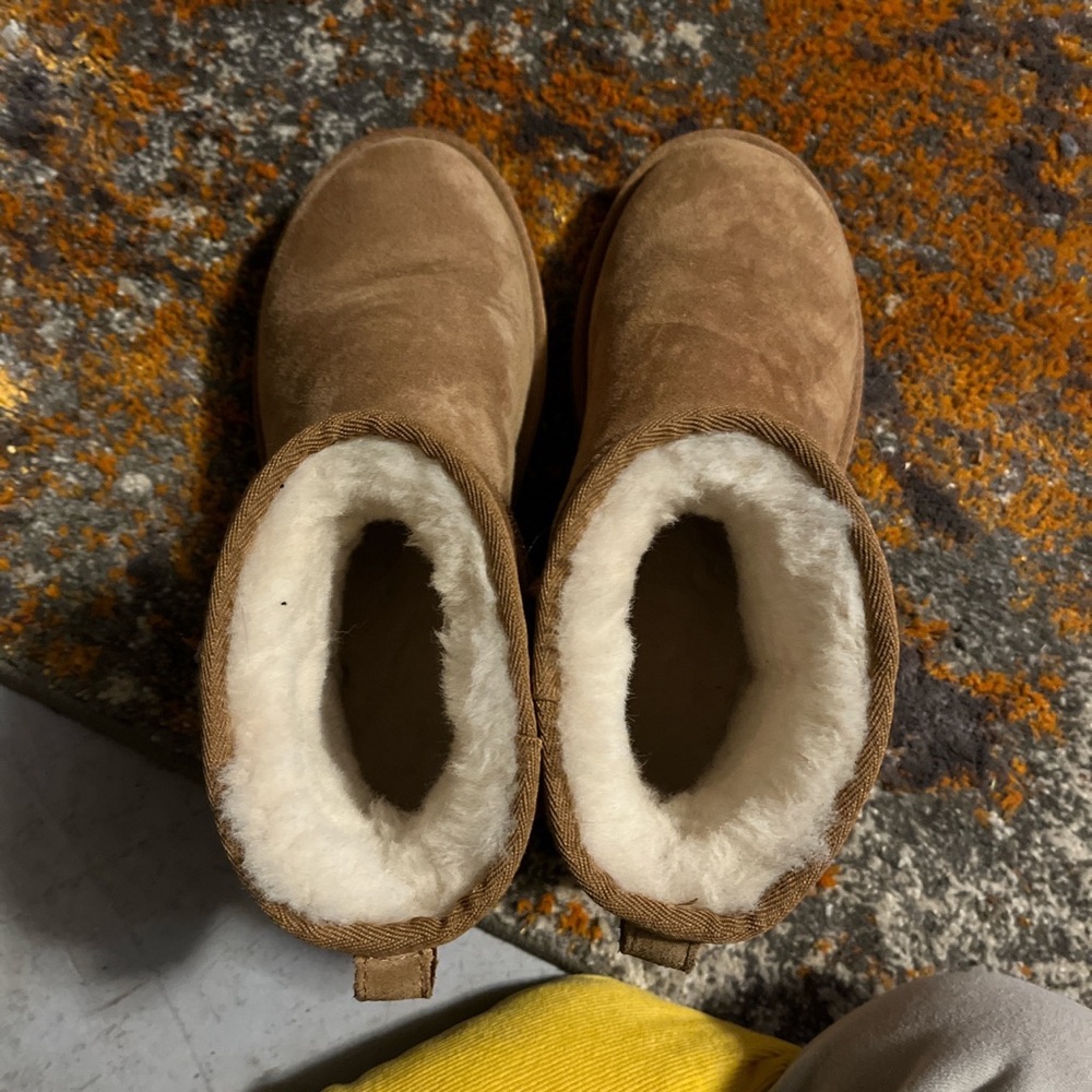 Ugg - Picture 3 of 3